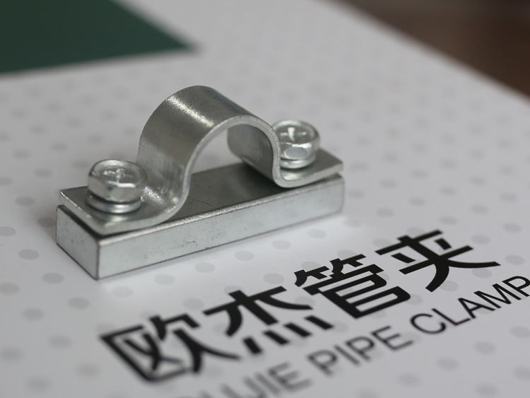 Iron pipe clamp